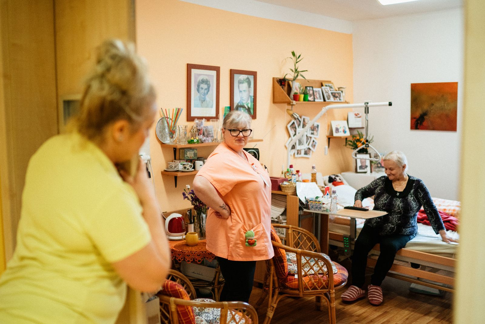 130125 In-home caregiver supporting a senior in Centennial Hills